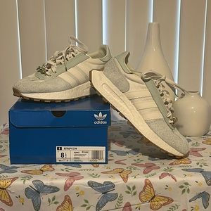 Women’s Adidas Retropy size 8 1/2.